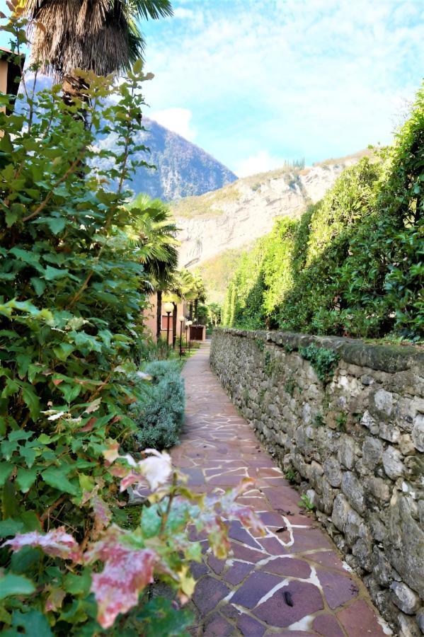Waterfall & Pool Riva del Garda Eksteriør bilde